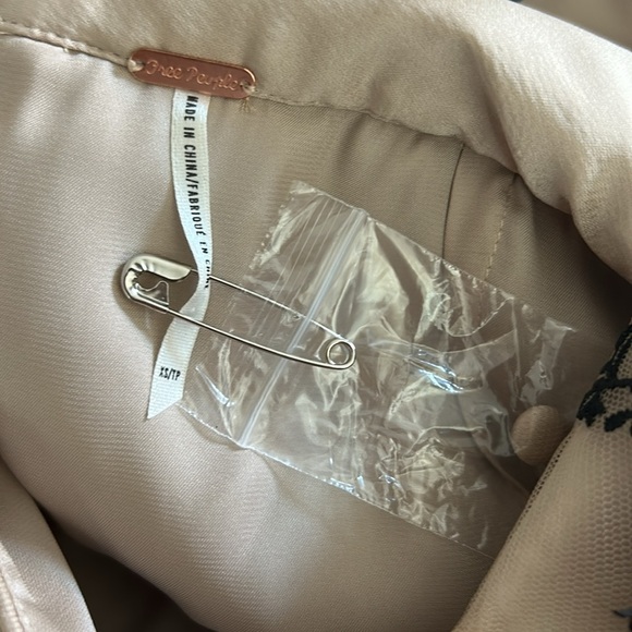 ⭐️NWOT Free People Sarah Embroidered Mini Dress⭐️ - Picture 7 of 9